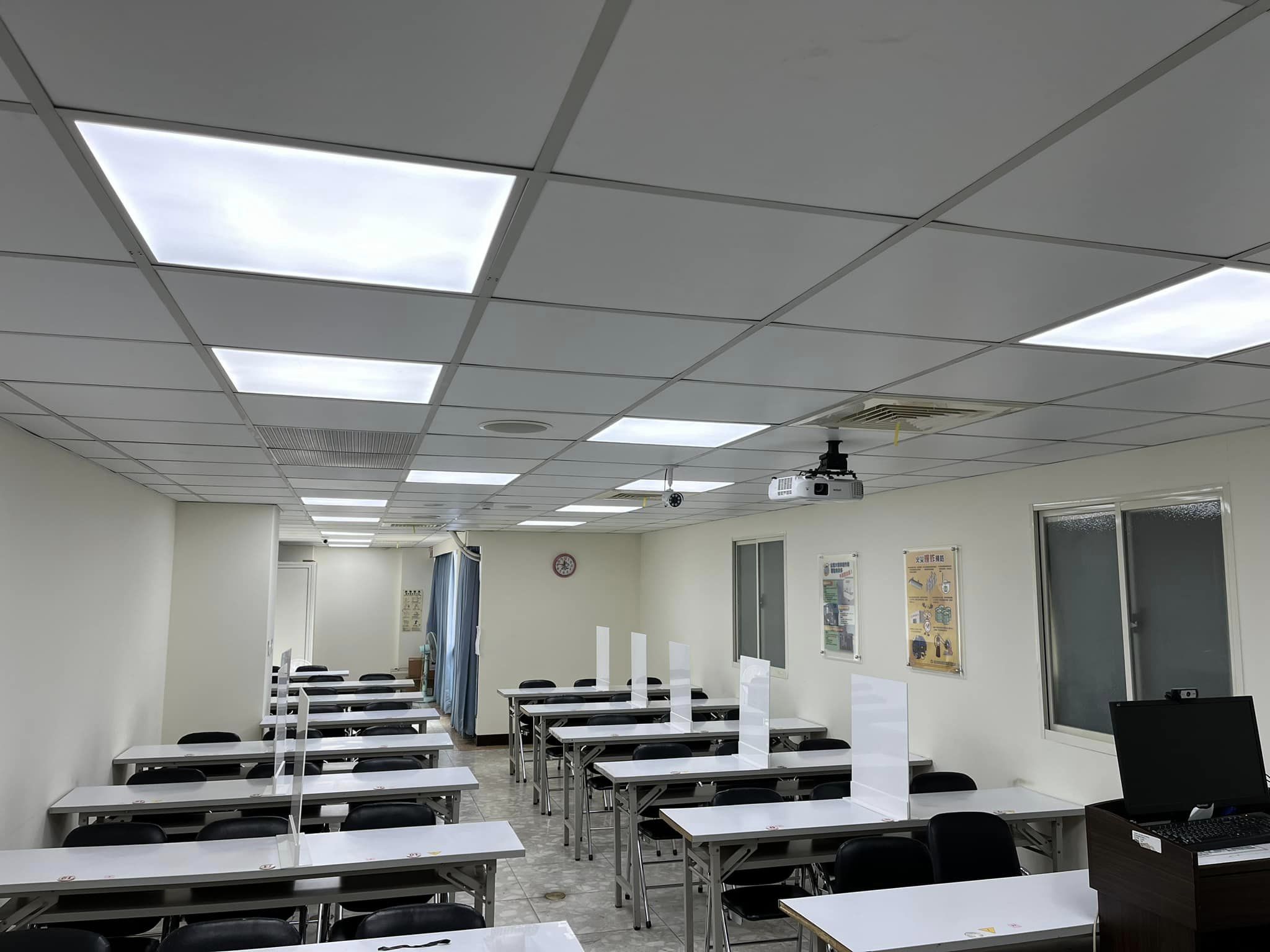 LED平板燈安裝,LED平板燈,LED燈具安裝,教室LED平板燈