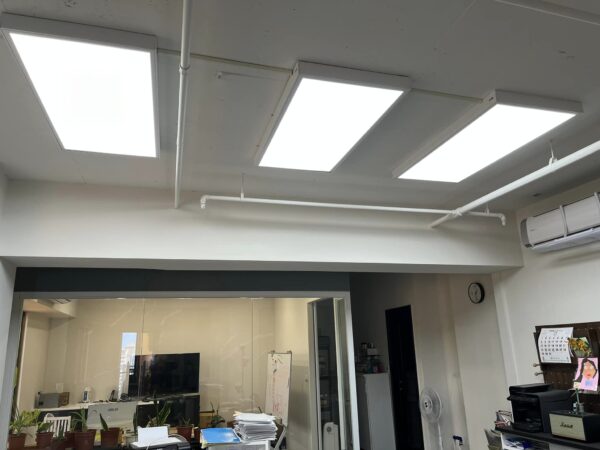 安裝LED吸頂式平板燈 | LED燈,LED燈具,LED照明工程: 台鈺照明有限公司